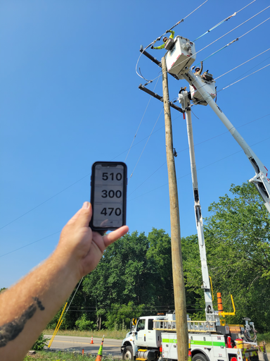 Bluemax USA lineman using dynamometers line sagging and tensioning